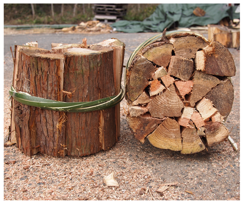 薪ネット 基山 / スギの薪 :中・太割 27kg (1年乾燥)