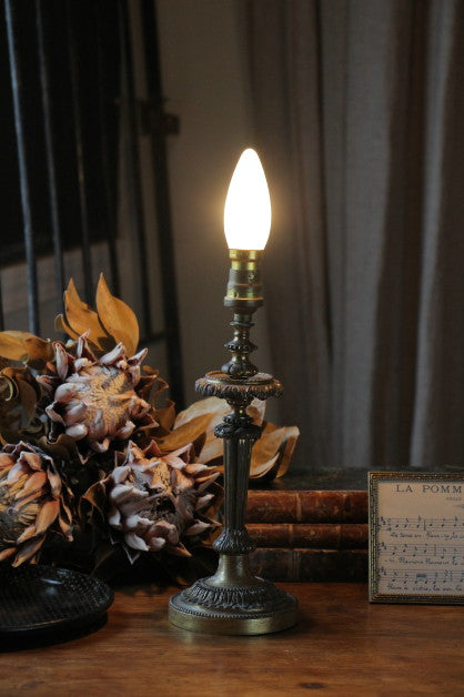 気品あふれる真鍮のスタンドライト フランスアンティーク照明