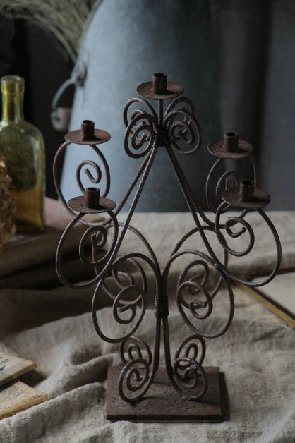 味わい深くなったアイアンがかっこいいキャンドルスタンド イギリス