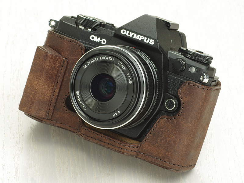 ULYSSES、OM-D E-M5 Mark II用のボディケース - デジカメ Watch Watch