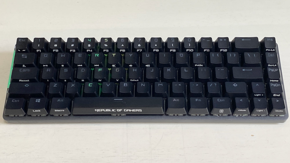 ASUS ROG Falchion 65%レビュー・ゲーマーの心が躍るコンパクトサイズ