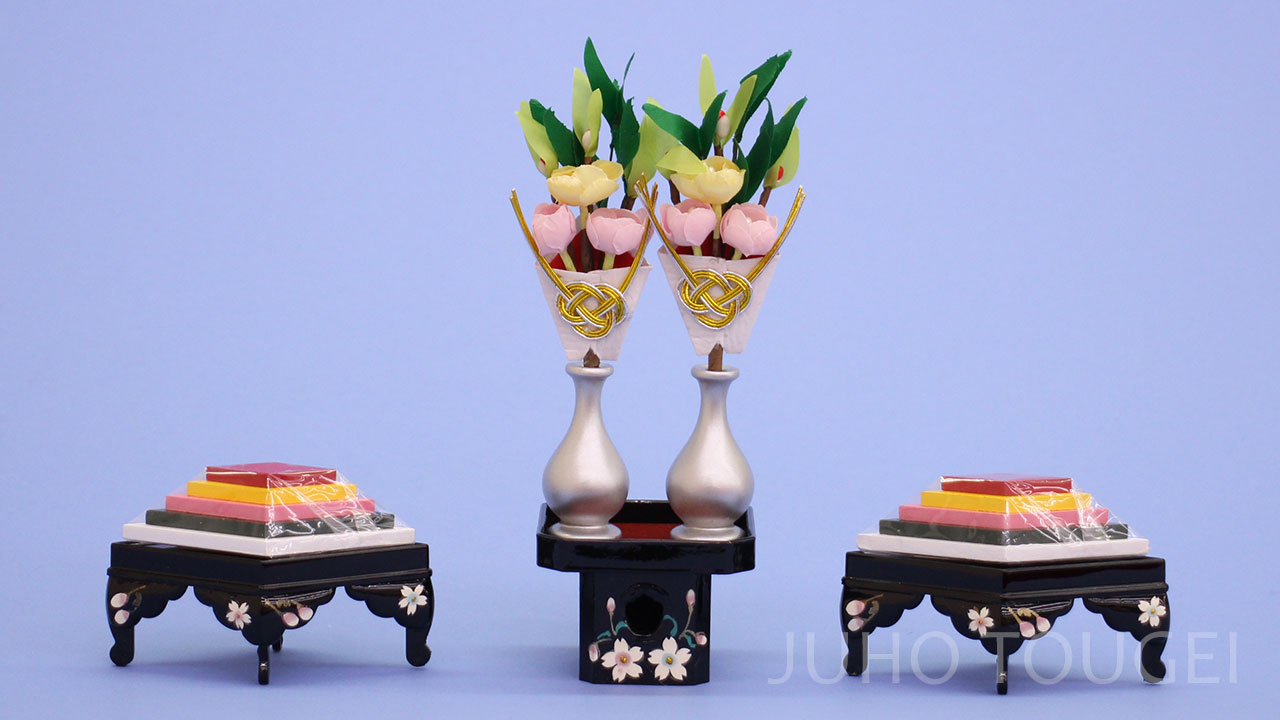 雛人形・雛道具菱三宝 25号 桜花黒塗り(餅:木製 台:樹脂製) – 寿鳳人形