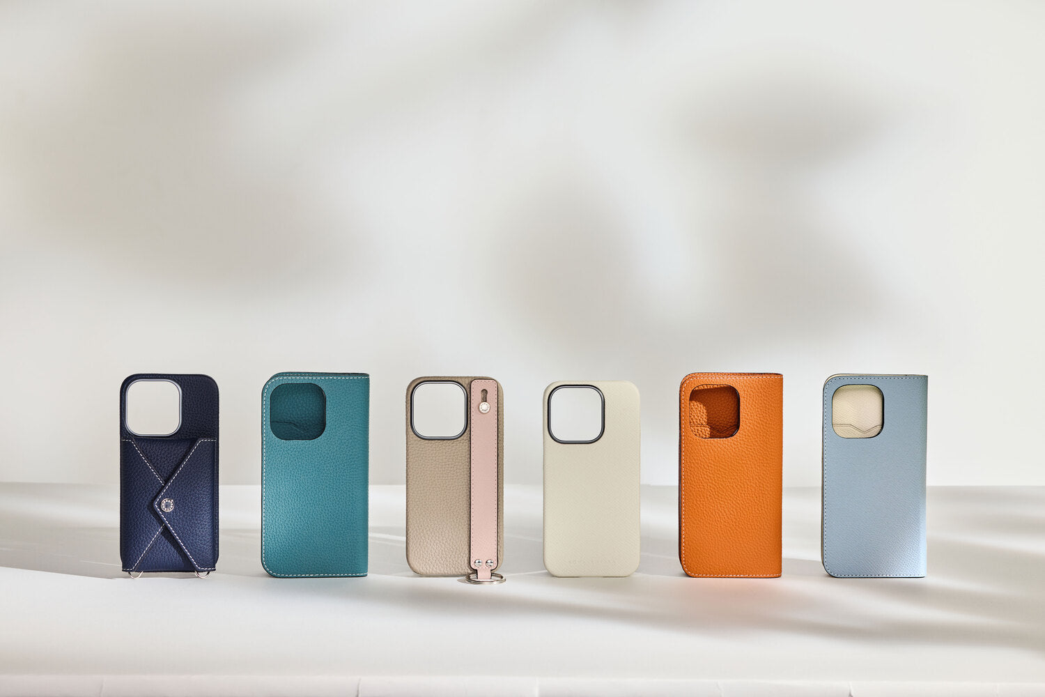 上質なレザーのスマホ（iPhone 16 シリーズ）ケース – イタリア(ミラノ