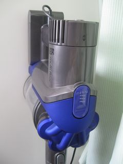 週末の好天に、愛用中の「ダイソンDC35」のフィルターを洗う: Sallyの