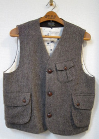 入荷速報。バイブリーコートからベスト2種。プレーンツイードの