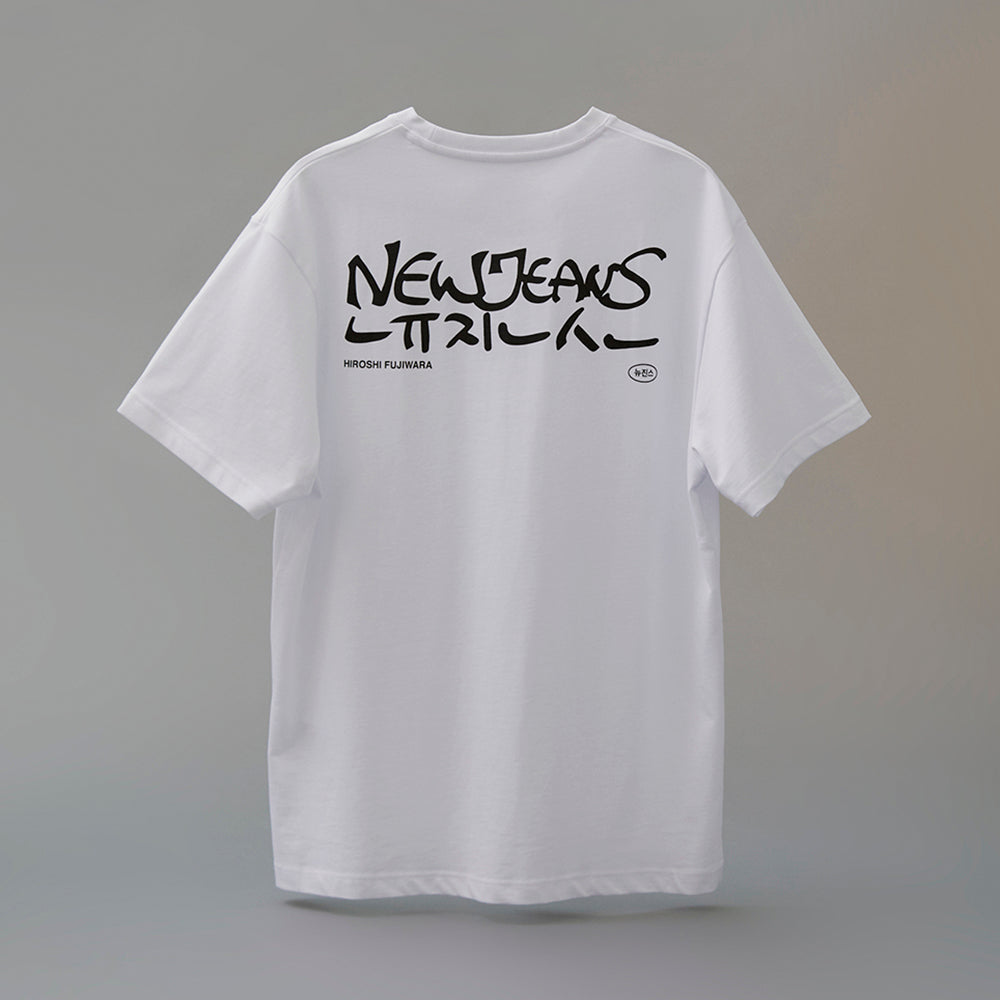 NewJeans x Hiroshi Fujiwara COLLER T-シャツ VER.2(WHITE) – LINE
