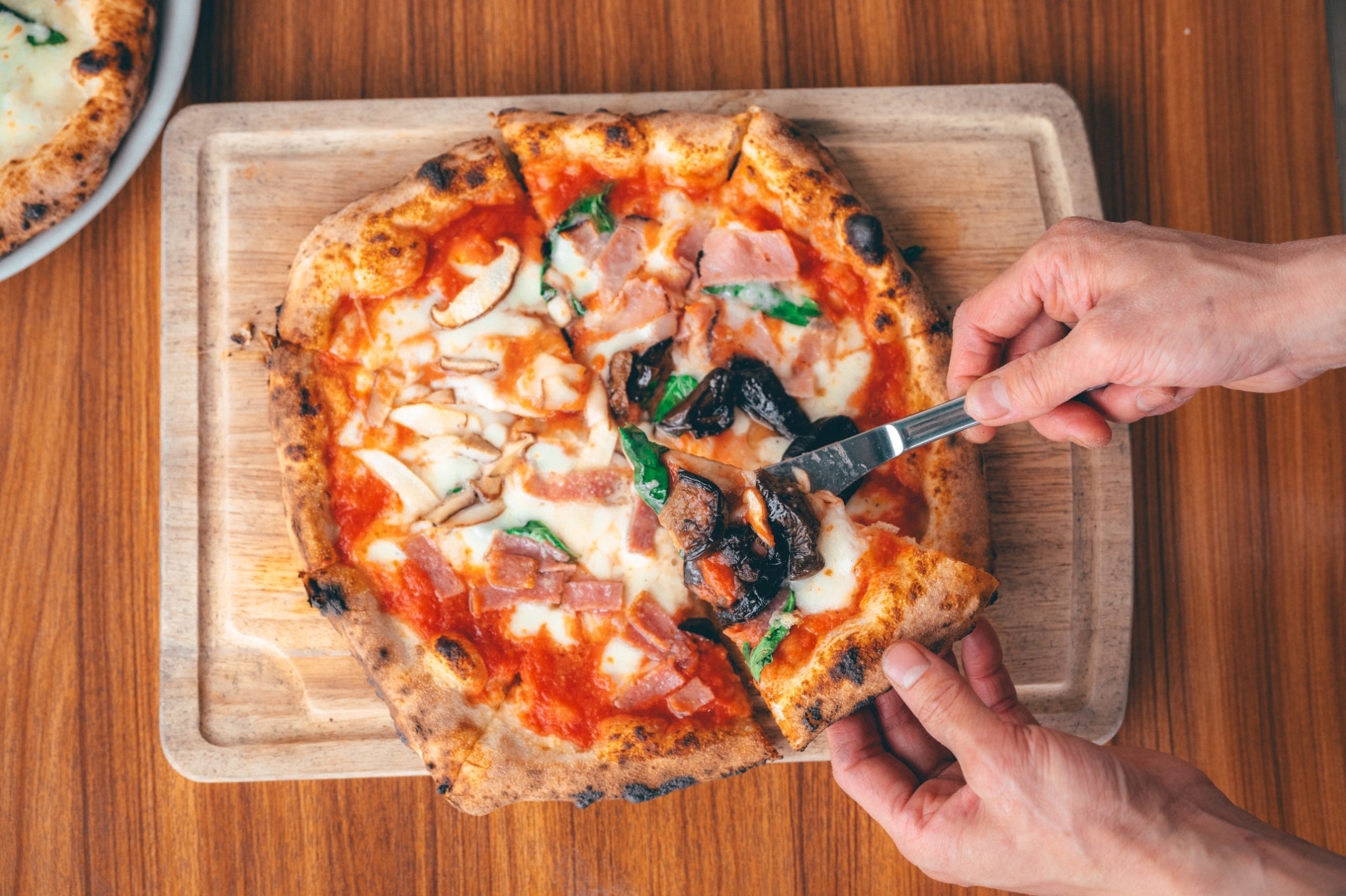 4種の具材が贅沢にトッピングされたクワトロスタジオーネ