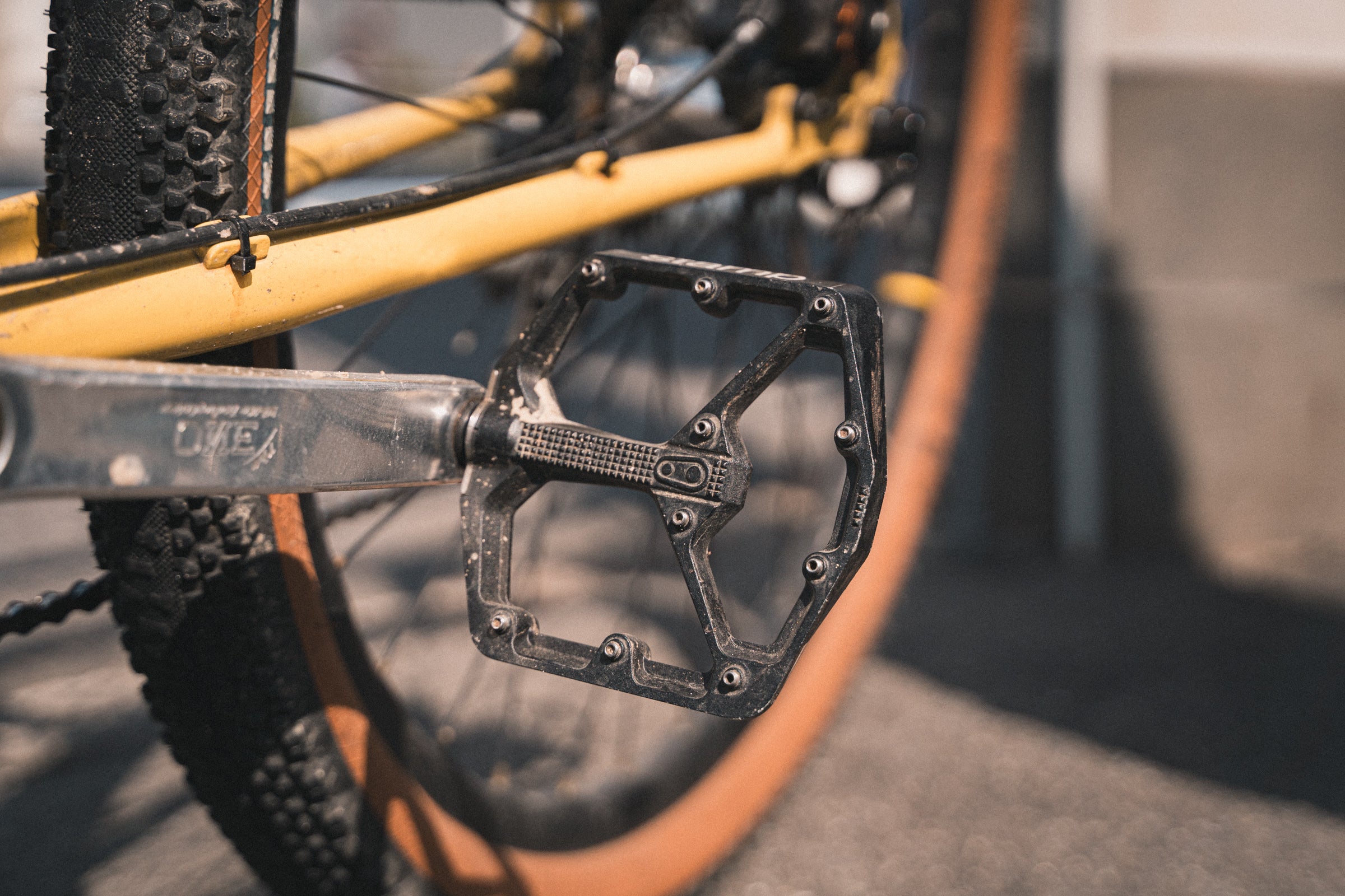 オールラウンドに使えるフラットペダル【Crankbrothers Stamp 7