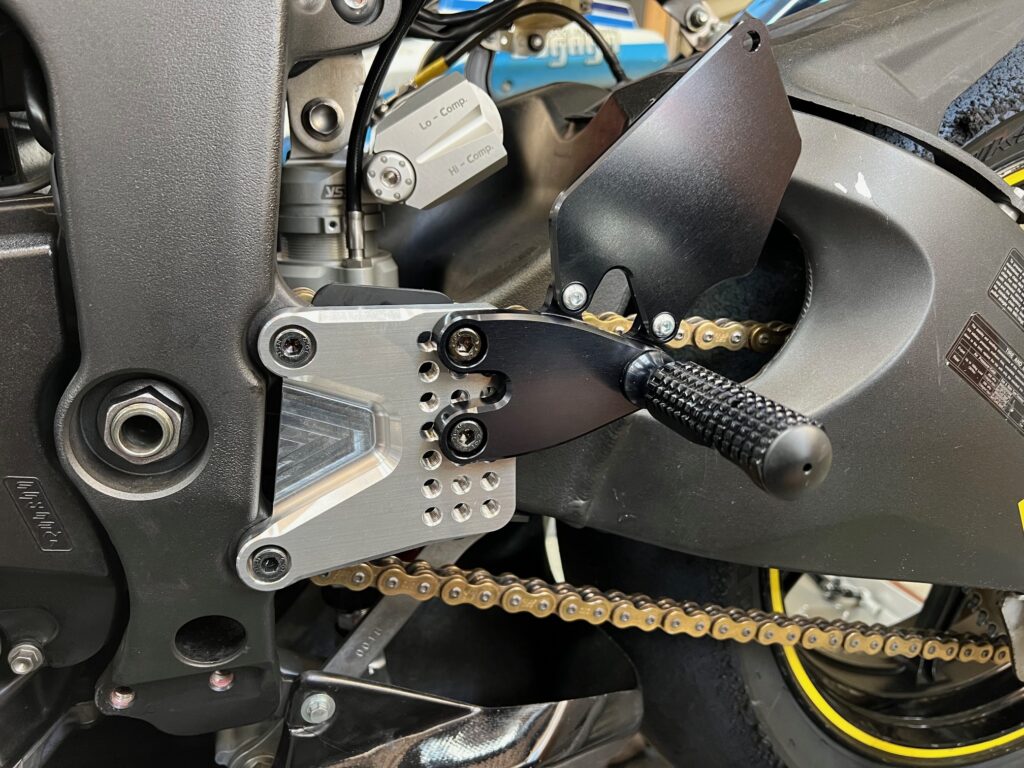 ZX-6R 09- レーシングバックステップ取り付け |