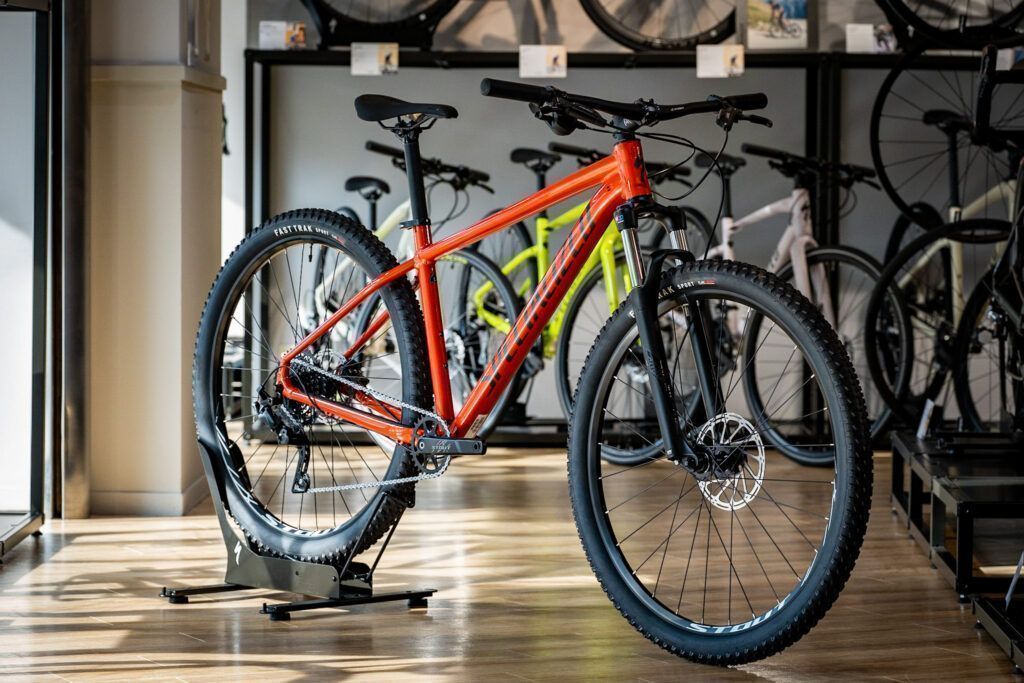 マウンテンバイクの世界へ一歩踏み出す最高の一台。Rockhopperのご紹介