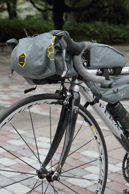 ぶらり、英国Apiduraのハンドルバーバッグ&アクセサリーポケットを買っ