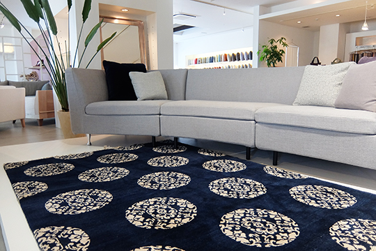 クラシカルでモダンなラグ MUNI CARPETS | 国産ソファ専門店 TRES THE