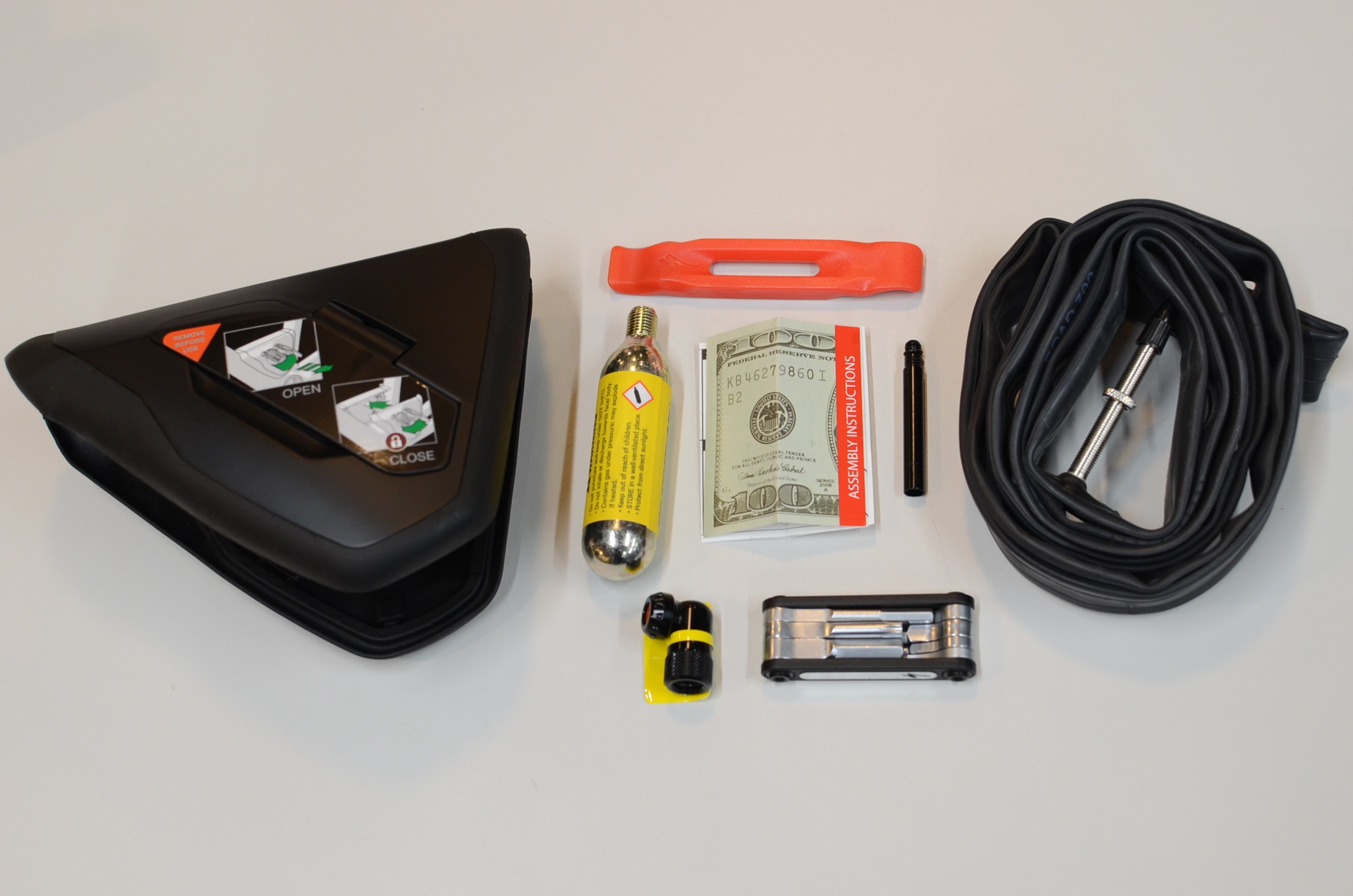 チューブや工具をスマートに収納！ルーベ・ルビー専用SWAT BOX