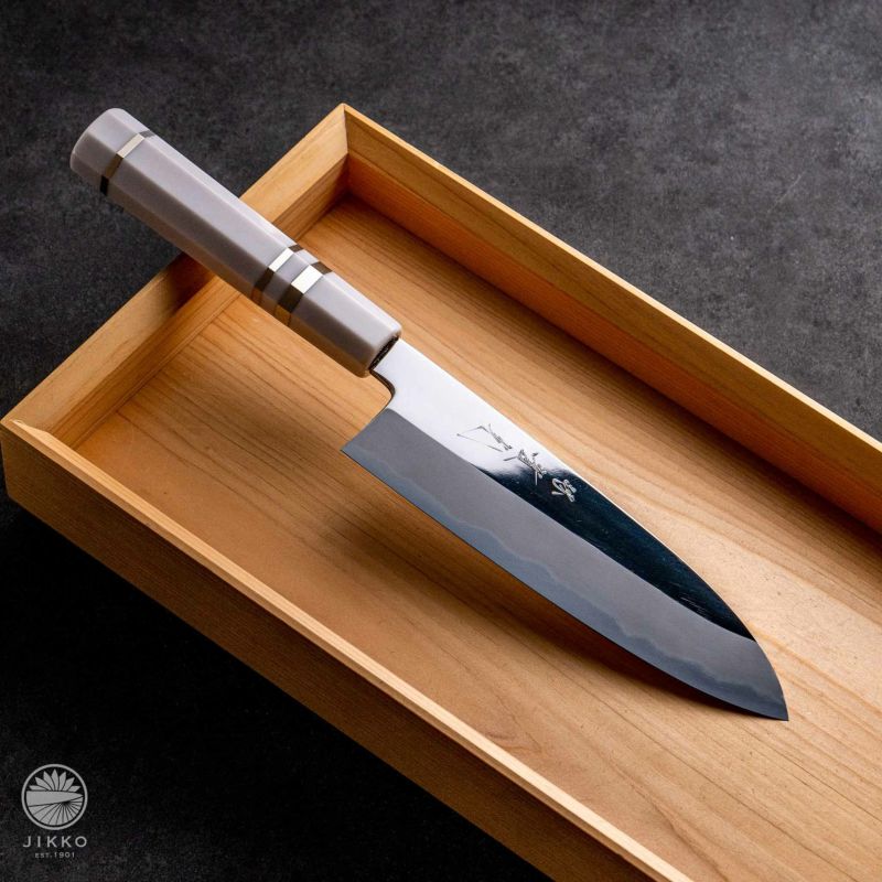 包丁の表面を鏡面仕上げするのはなぜ？ - 包丁ラボ 堺實光