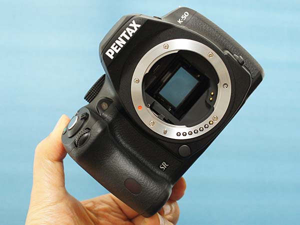ペンタックス PENTAX K-S1 新デザインの小型デジタル一眼レフ /monox