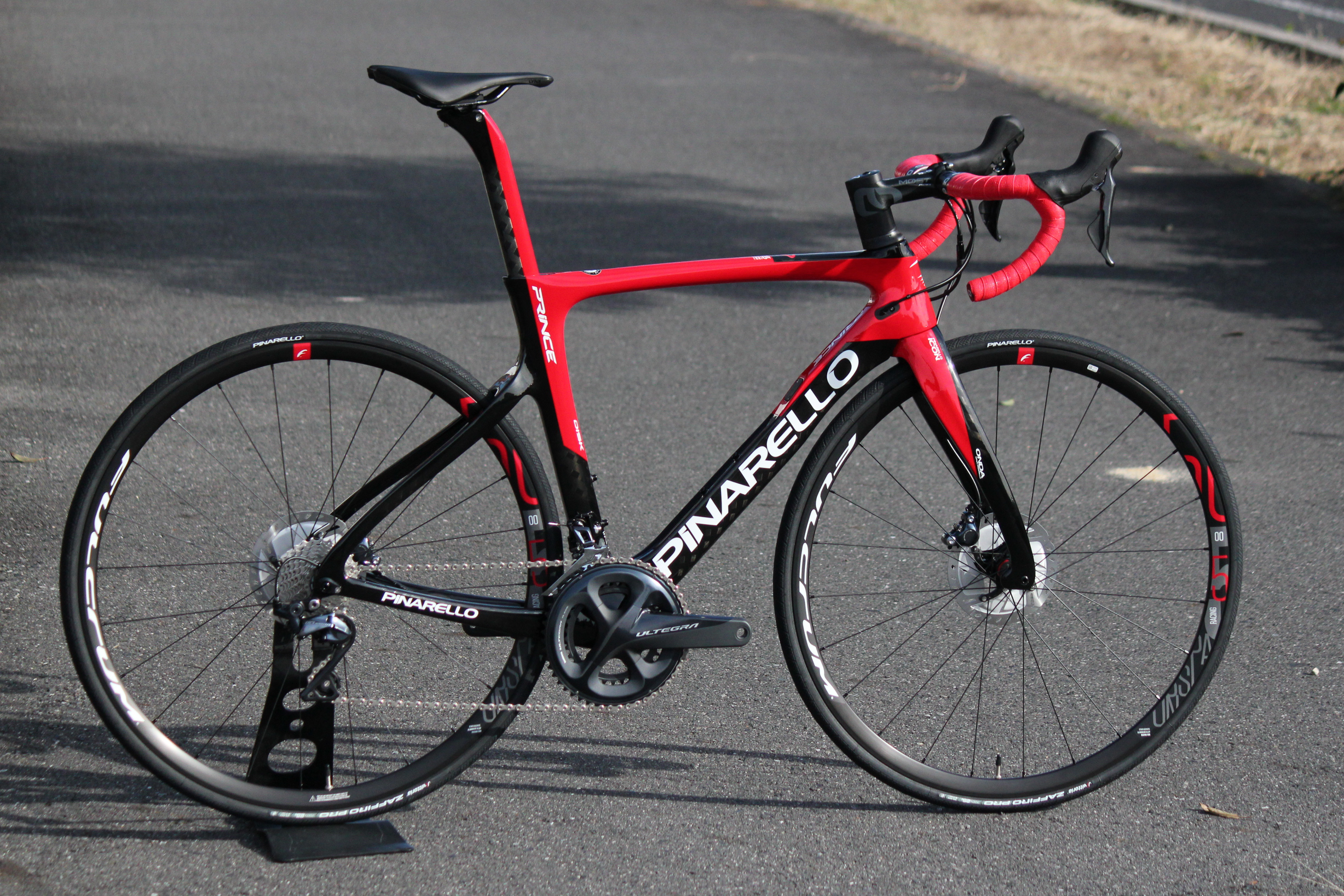 クラスを超えたハイグレードモデル。PINARELLO PRINCE DISC ULTEGRA