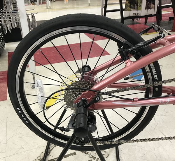 府中多摩川店】20インチ最軽量モデル！【DAHON VITESSE D8