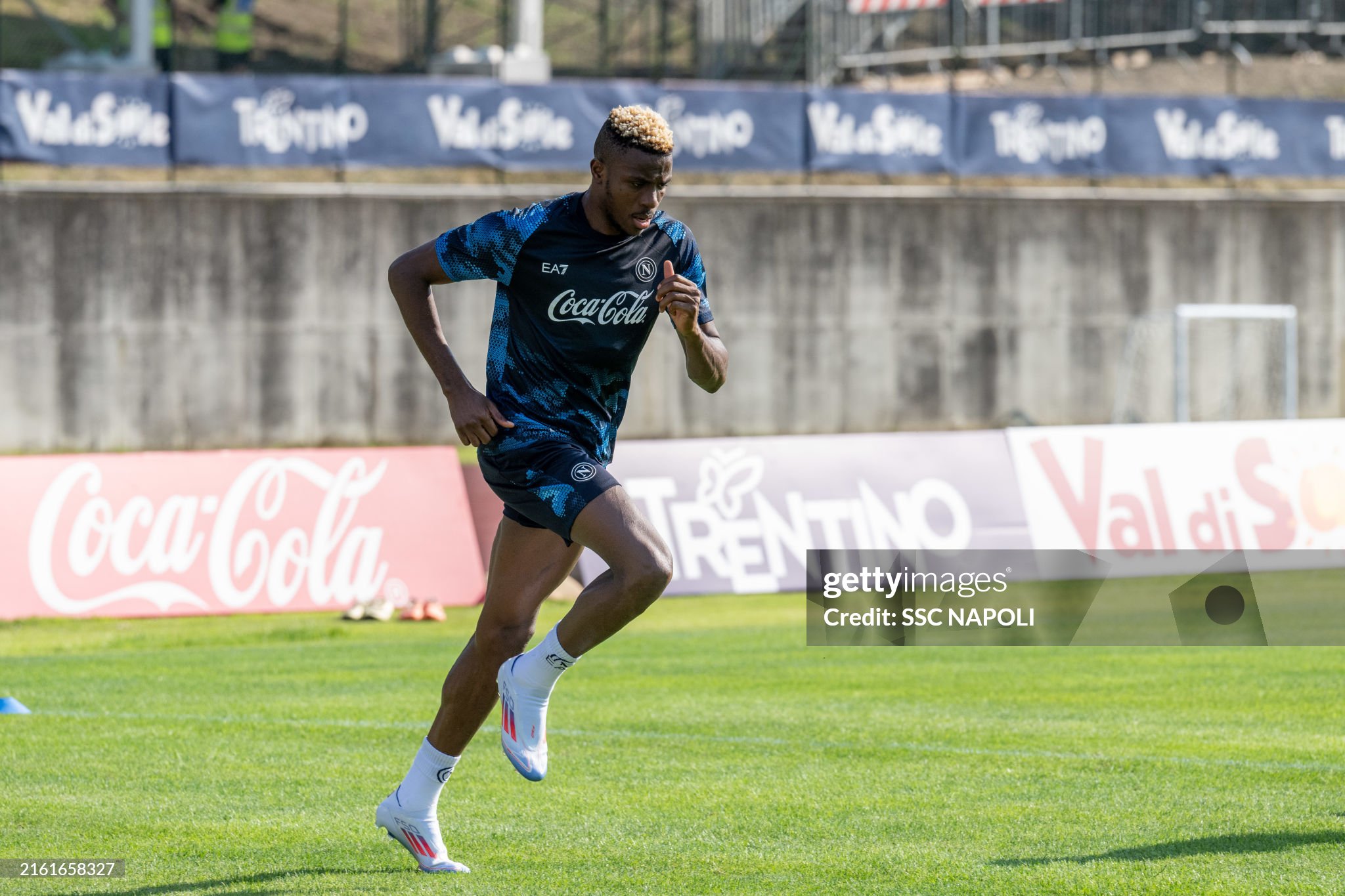 ナポリ所属 ビクター・オシムヘン選手がアディダス F50を着用開始