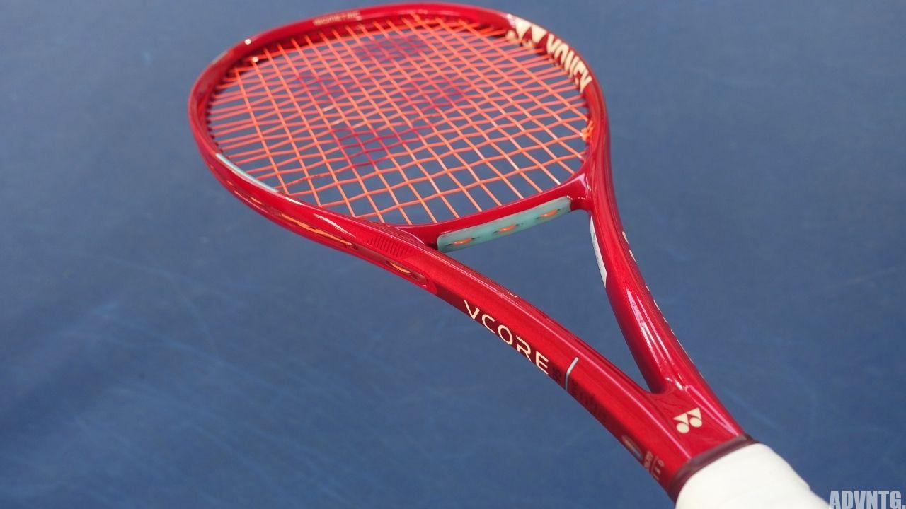 突き刺す球威】ブイコア95(2026)はヨネックスらしからぬ振り抜きの鋭さ