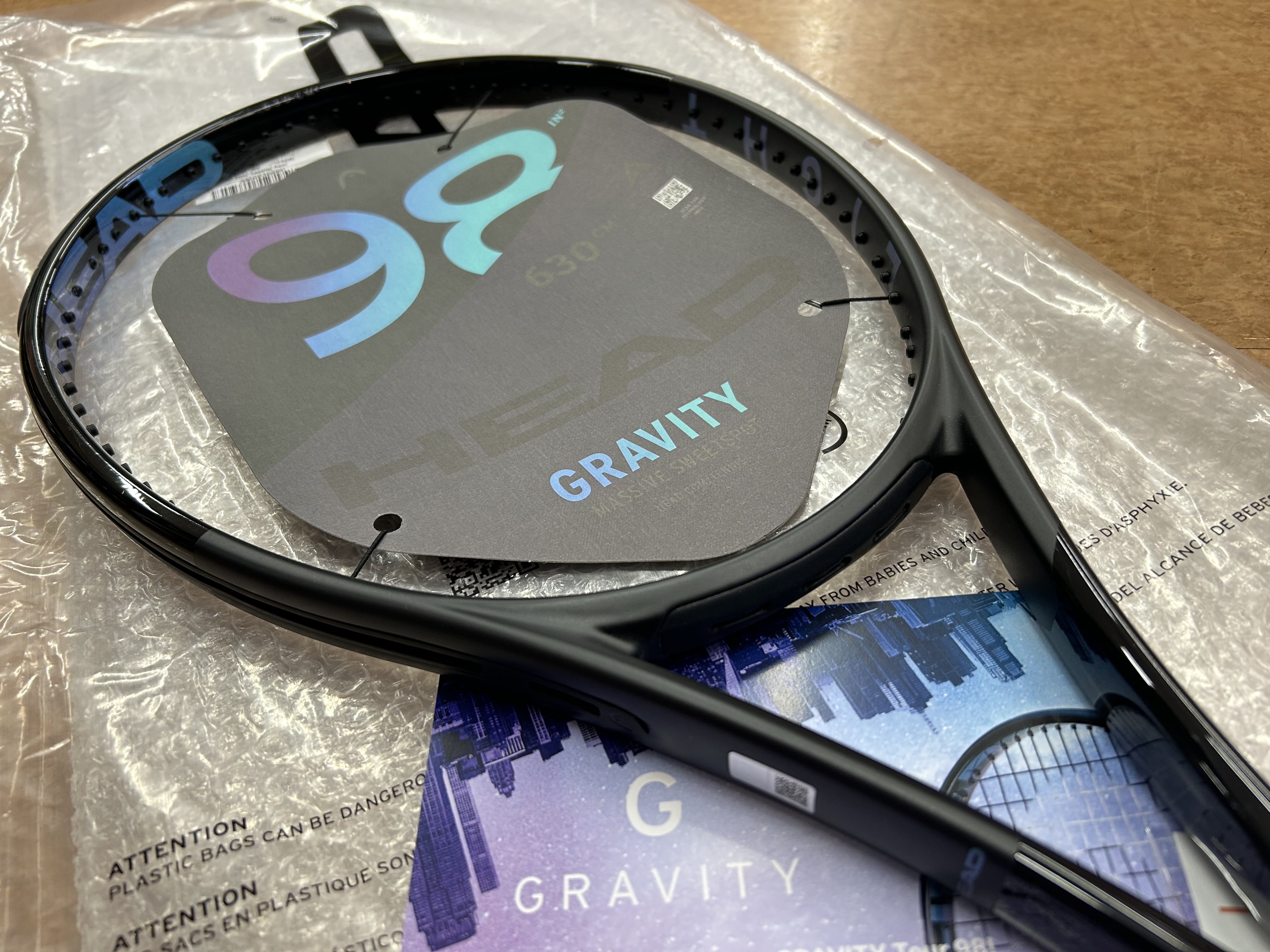 HEAD】GRAVITY TOUR98の黒ラケが届き、オンコートで打ったり写真撮っ
