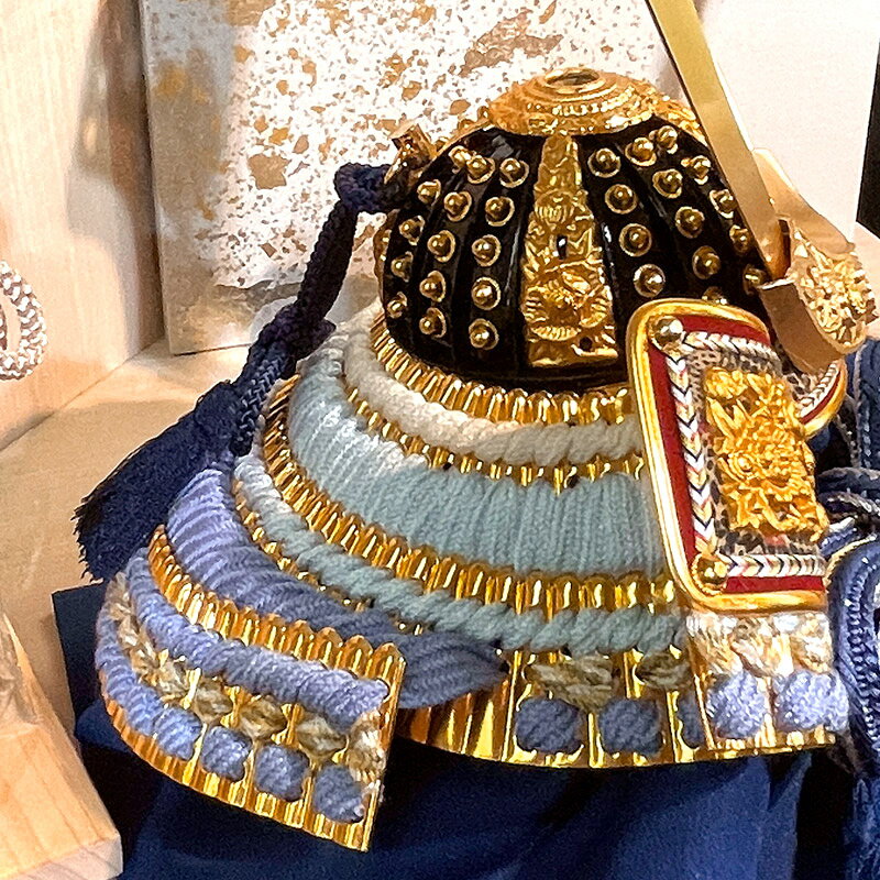 五月人形 久月 コンパクト 兜収納飾り 兜飾り 正絹青裾濃縅 8号 【2026