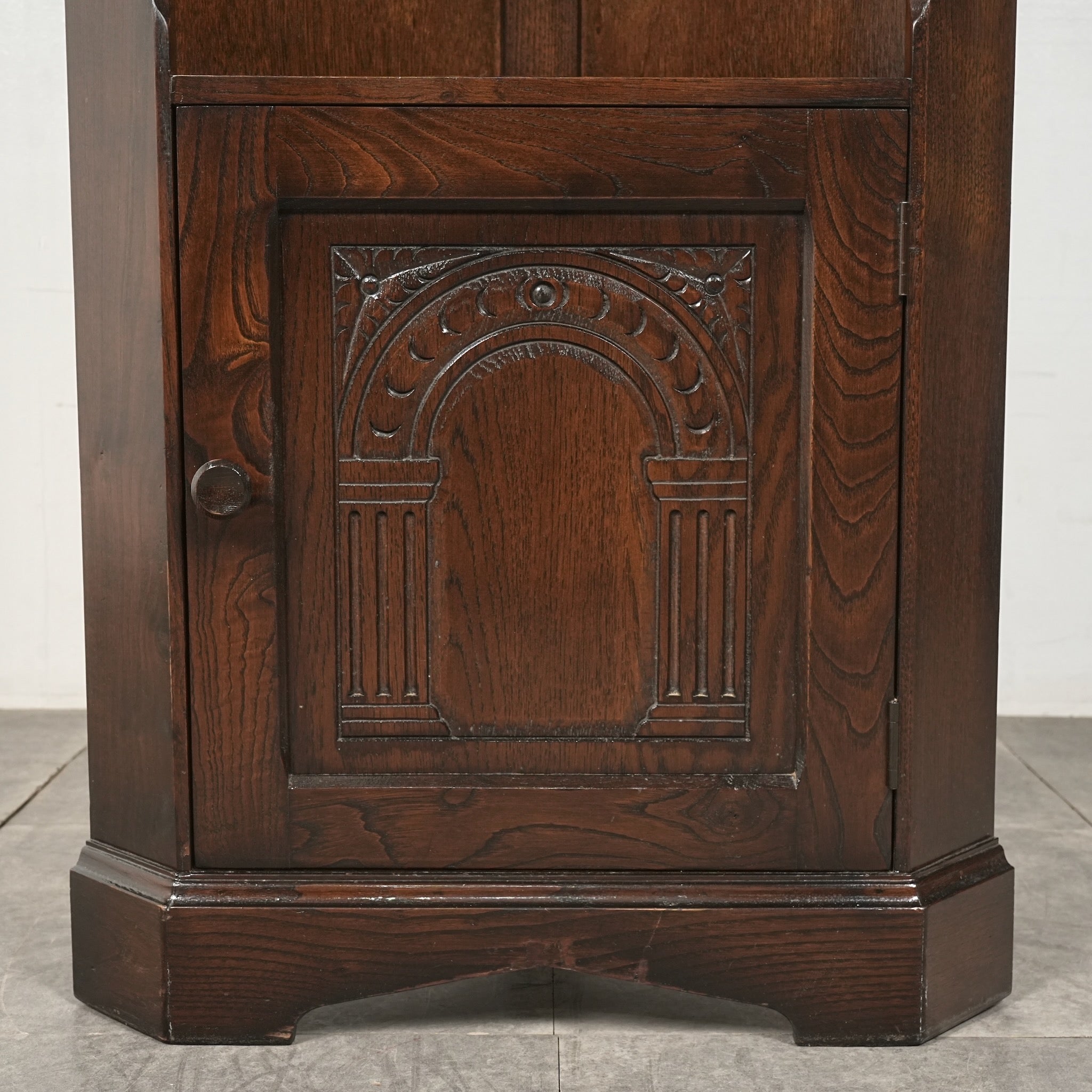 英国クラシック ヴィンテージ コーナーキャビネット – TIME HYPE