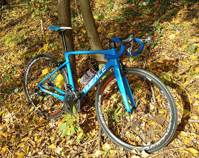 超軽量カーボンロードバイクフレームディスクブレーキ全内装ケーブル