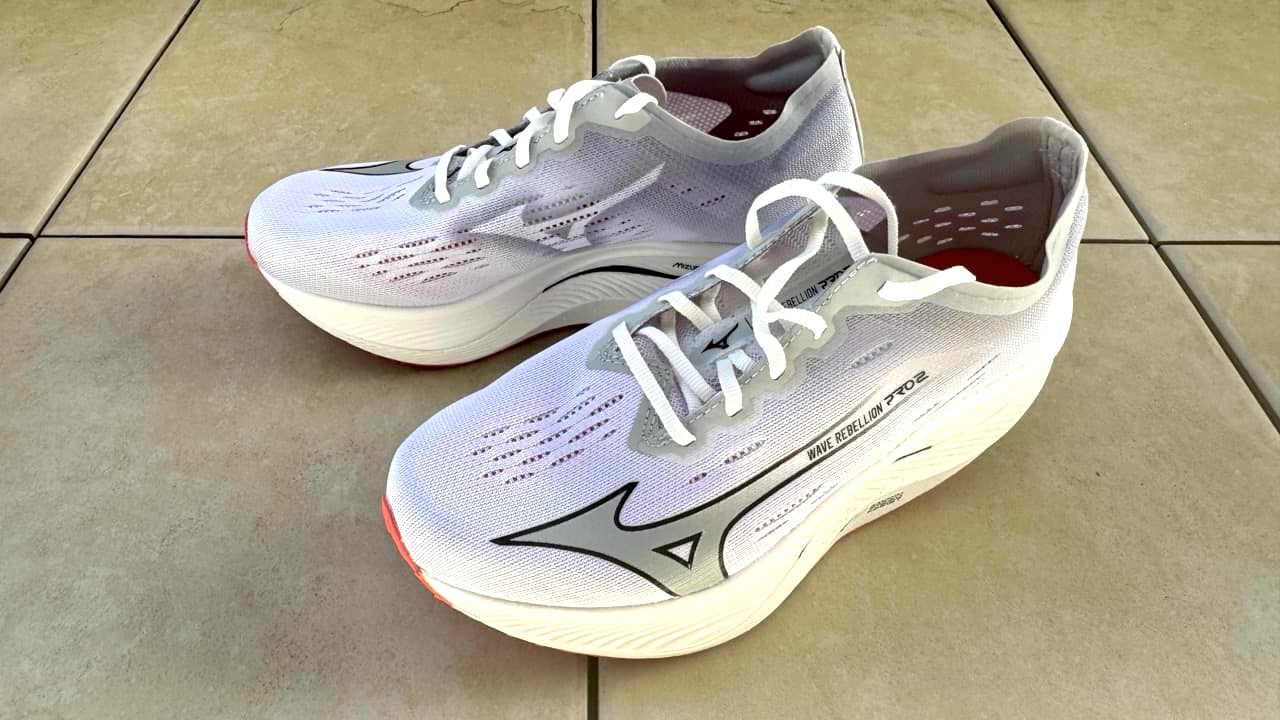 レビュー】Mizuno ウエーブリベリオンプロ 2：履く人を選ぶスピード