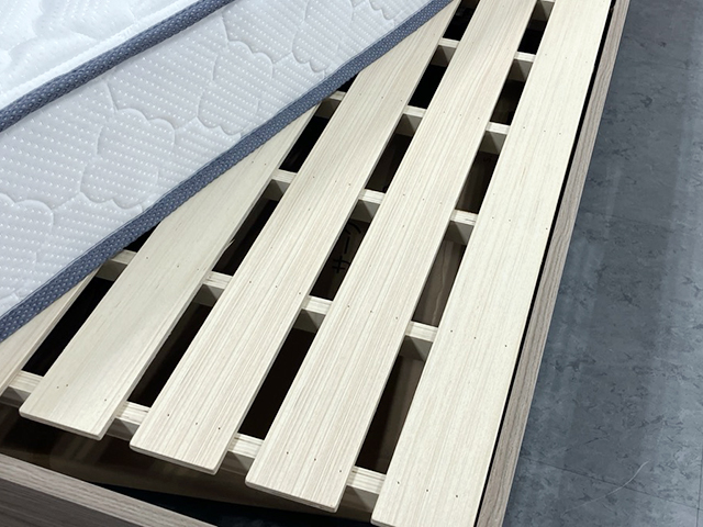 OKオリジナルフレームとマットレスのベッドセット！フレームには2口