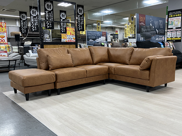 大人数でもゆったり寛げるワイドな「コーナーカウチソファ」！お部屋に