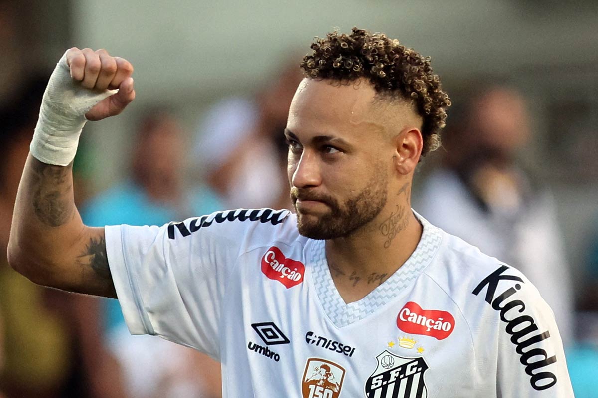 ネイマールが左ヒザを緊急手術 W杯に臨むブラジル代表復帰へ「可能な