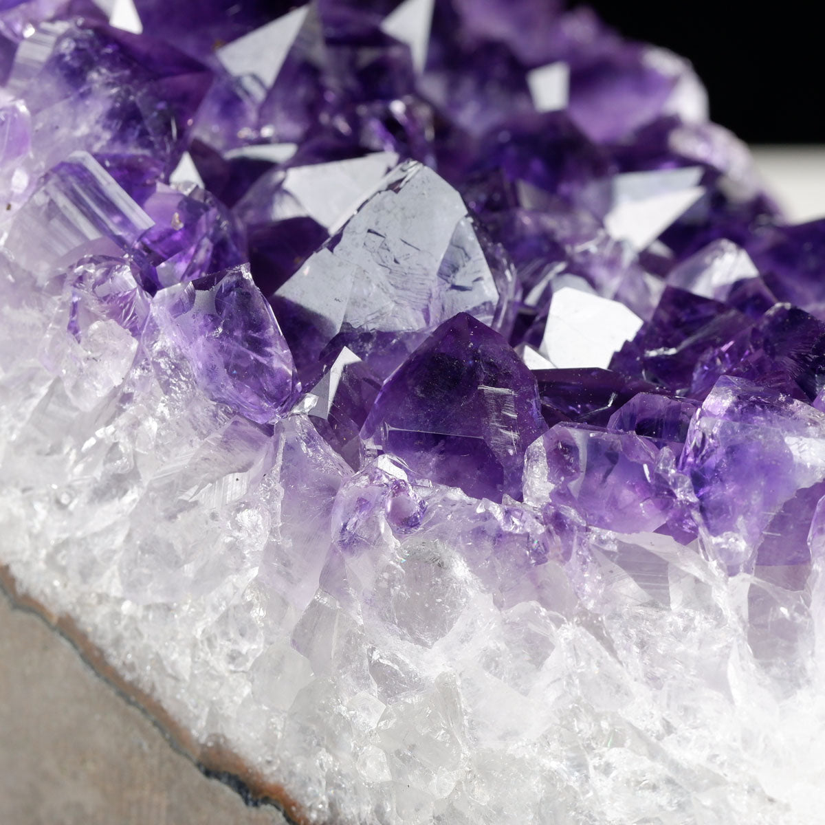 アメジストクラスター 1.7Kg ウルグアイ産 台座付属 182-7991 [sold