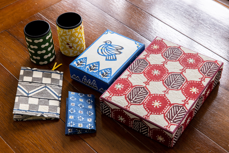 心ときめく色と模様。八尾和紙を継承する「桂樹舎」の、手仕事の和紙の