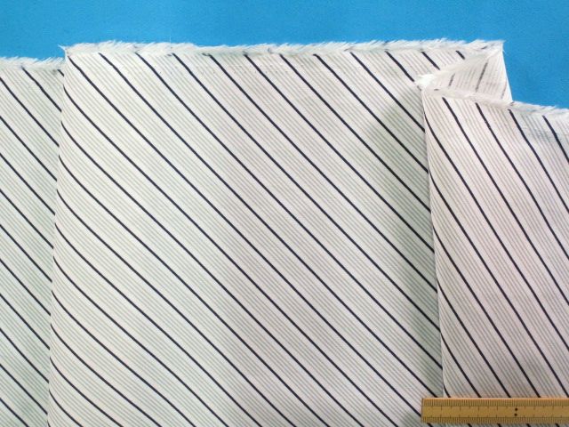 楽天市場】綿プリント斜めストライプ生地オフ白×グレー系（115cm