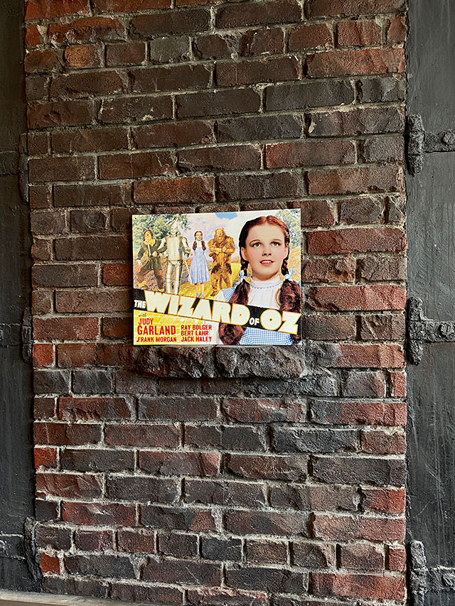 楽天市場】映画 オズの魔法使い ブリキ看板 （黄色いレンガの道