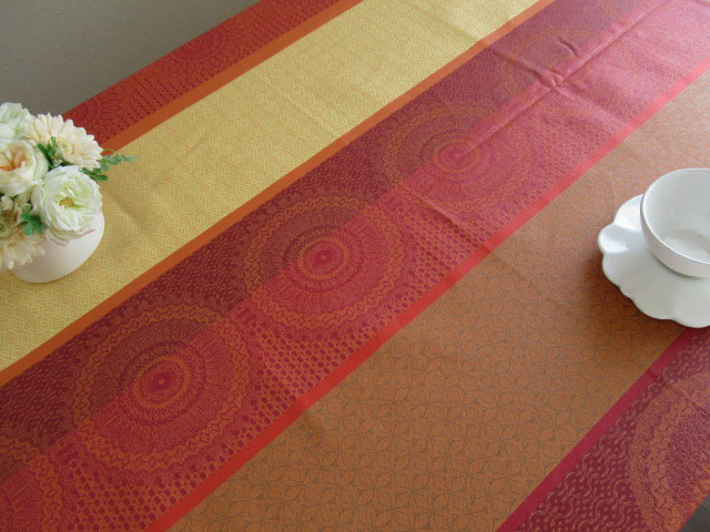 楽天市場】【フランス直輸入】撥水加工ジャガード織テーブルクロス