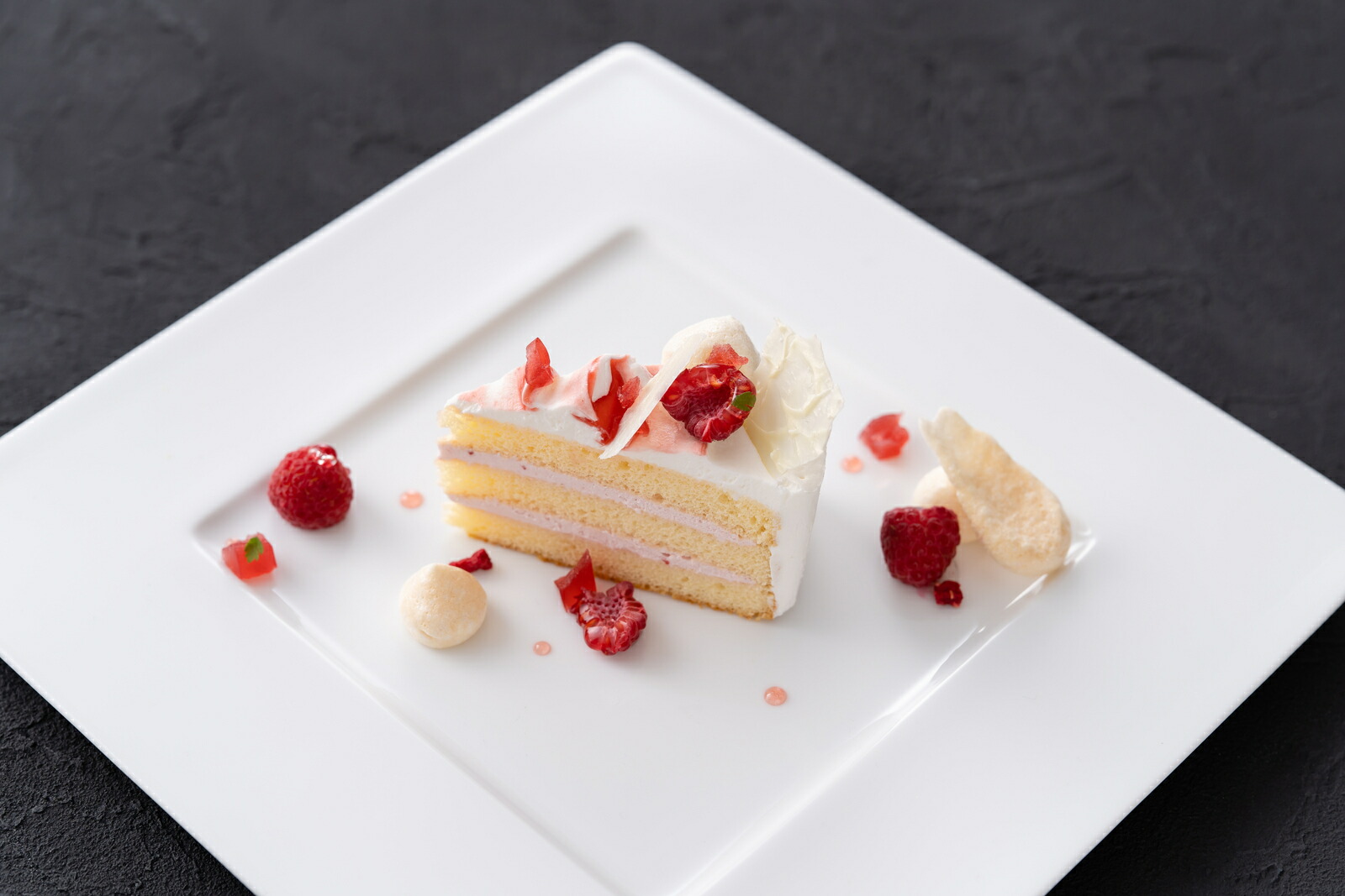 楽天市場】【冷凍】38309 ストロベリーショート (カット) 32.5g