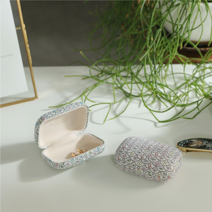 楽天市場】アクセサリーケース リバティプリント 使用 8.5×5.5×3.5cm