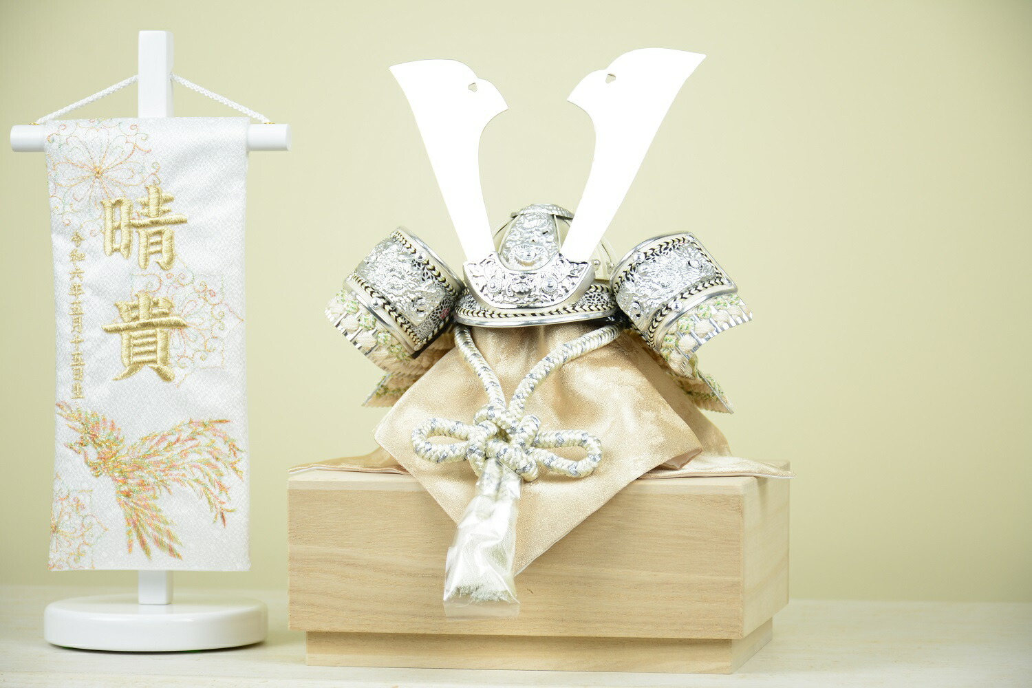 楽天市場】【選べる3種】 五月人形 寛蔵作 兜飾り 白兜 7号 限定品