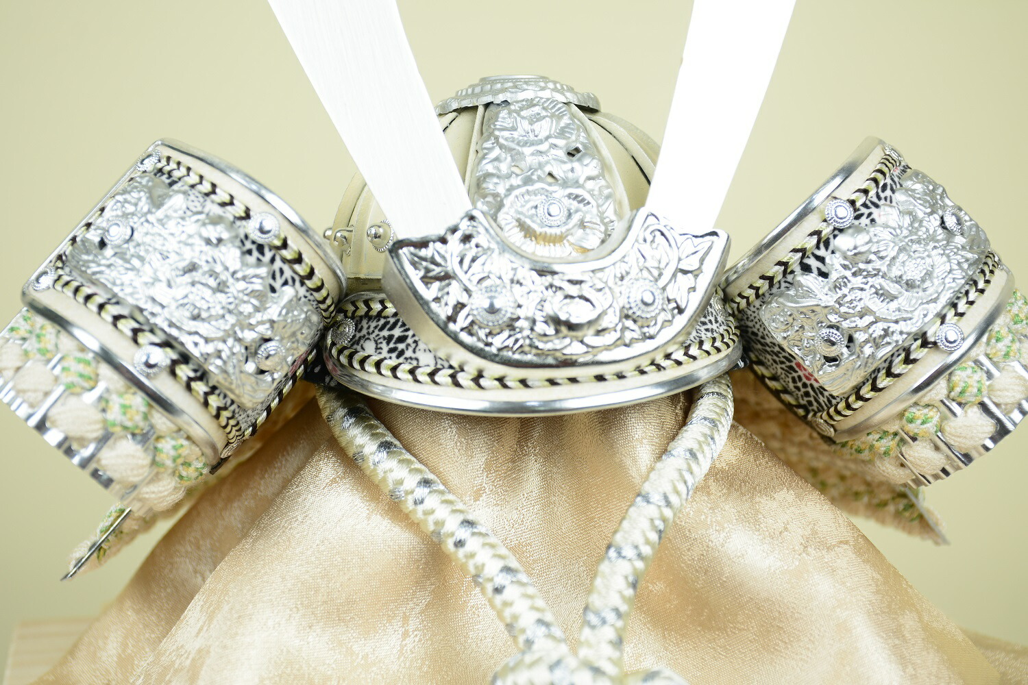 楽天市場】【選べる3種】 五月人形 寛蔵作 兜飾り 白兜 7号 限定品