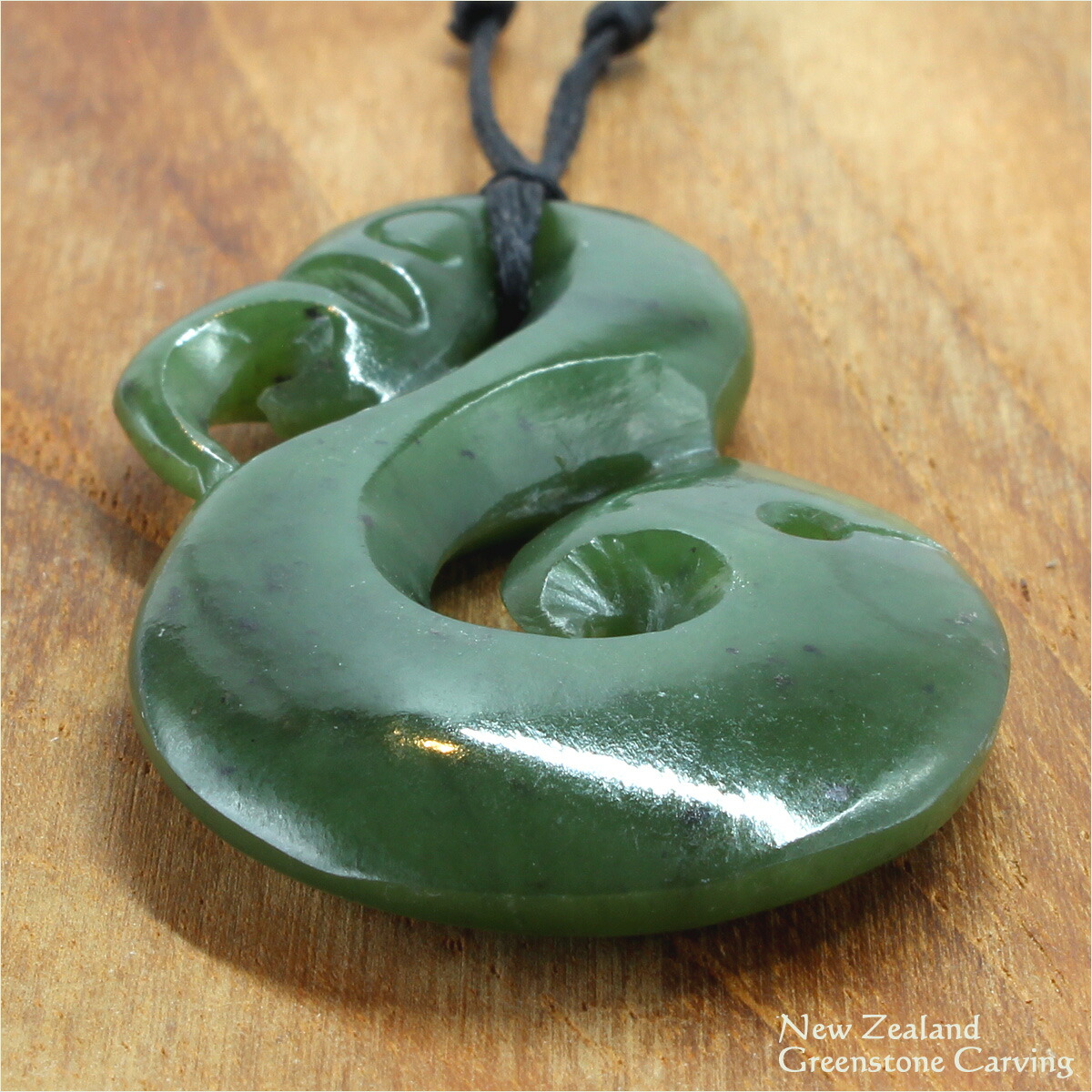 楽天市場】ニュージーランド マオリカービング ペンダント天然石