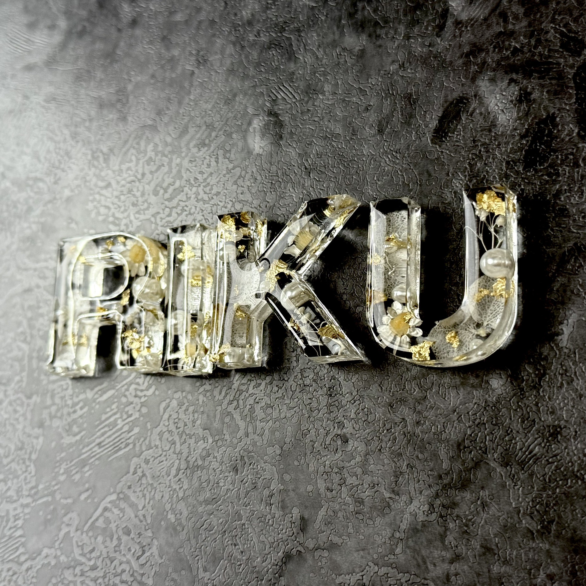 楽天市場】花のかけらイニシャルオブジェ レジン アルファベット