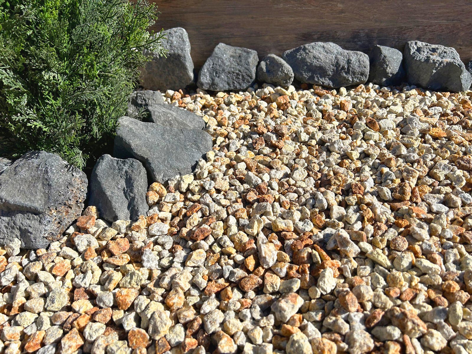 楽天市場】砂利 御影石 砕石 御影 錆 御影砂利 錆砂利 和風 庭 甲賀
