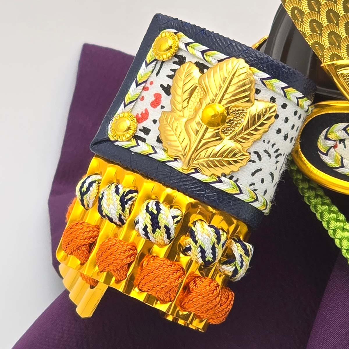 楽天市場】豆兜 正成公 大将軍 総大将 化粧箱入り 吉徳 [ まめ兜 ミニ