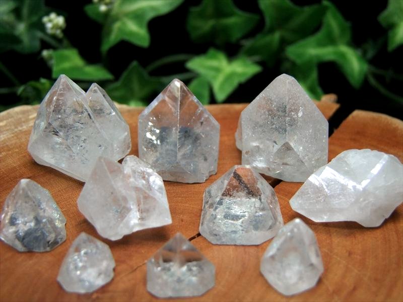 楽天市場】○セット売り【アポフィライト(魚眼石) 結晶ポイント 50g