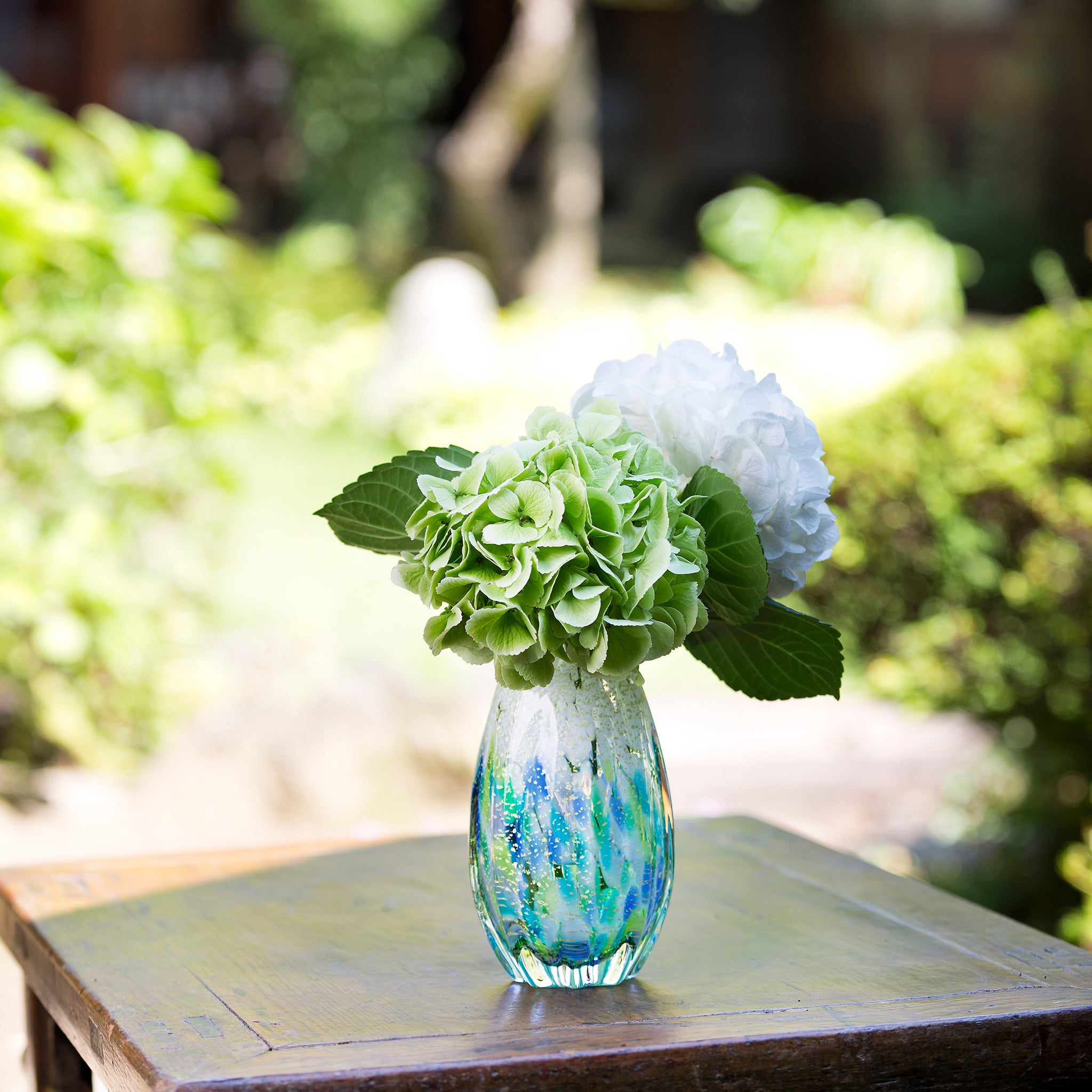 津軽びいどろ 龍飛岬 紫陽花 長丸花器 | おしゃれなガラスの花瓶 上品