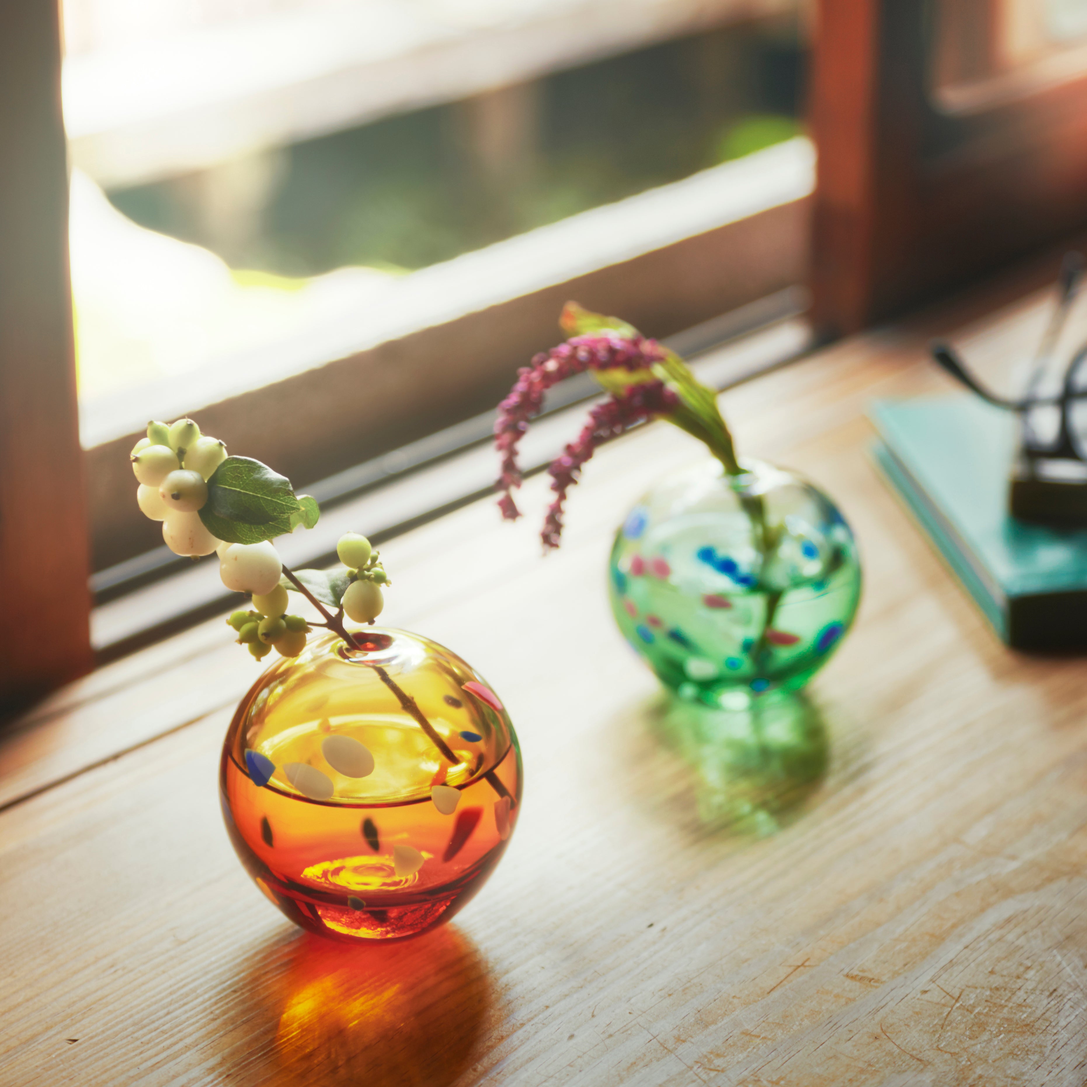 津軽びいどろ 彩手鞠 一輪挿し 夕雲 | 青森県の伝統工芸品 小さめで