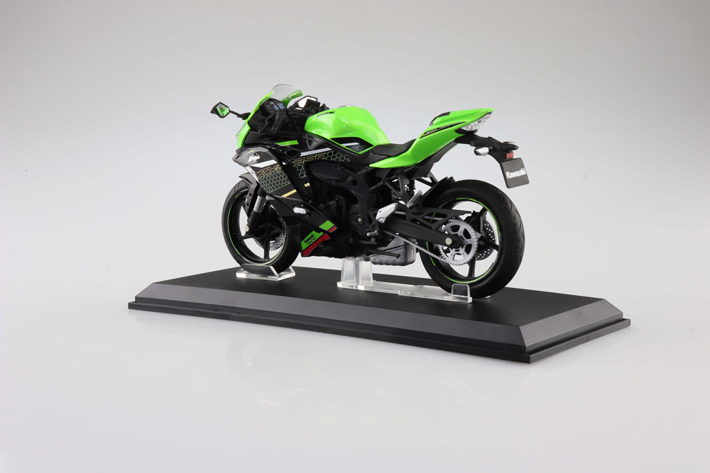 KAWASAKI Ninja ZX-25R (ライムグリーン×エボニー)【4905083109694
