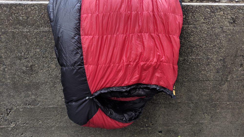 冬山用の登山寝袋を紹介 イスカ(ISUKA)エア 810EX – 山と自分のこと