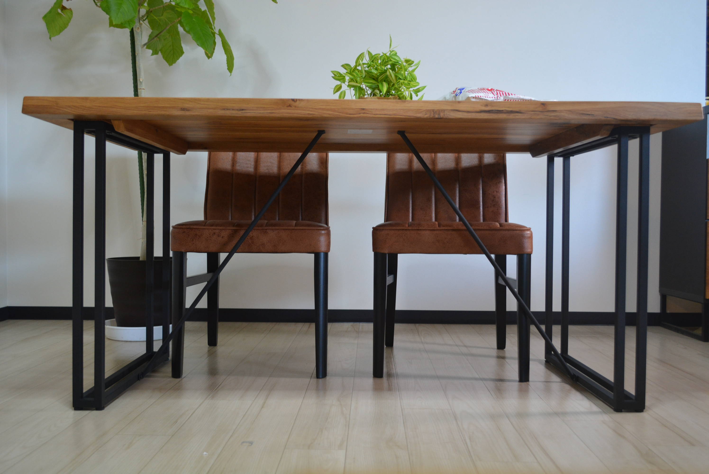 アイアンウッドテーブル特集｜おしゃれさと温もりを感じれるテーブル大